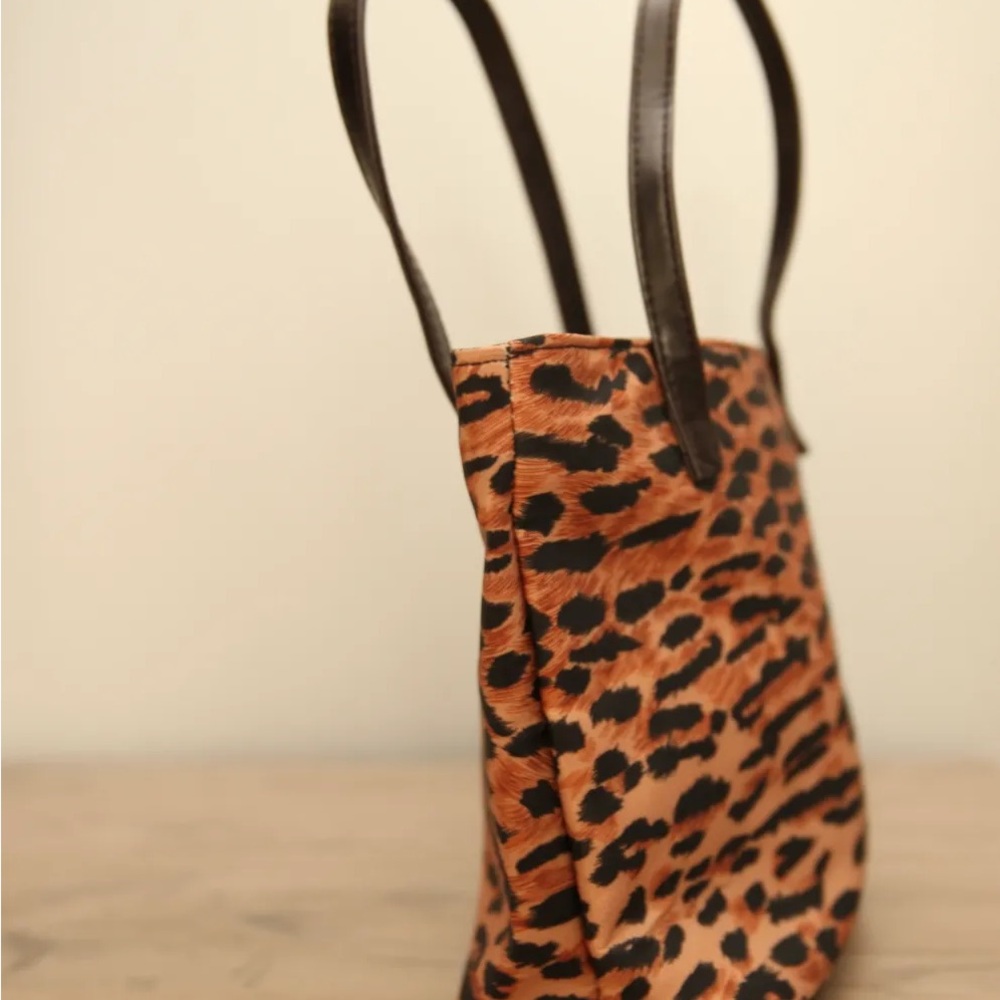 Leopard Print Tote Bag with Brown Handles - Picture 3 of 4